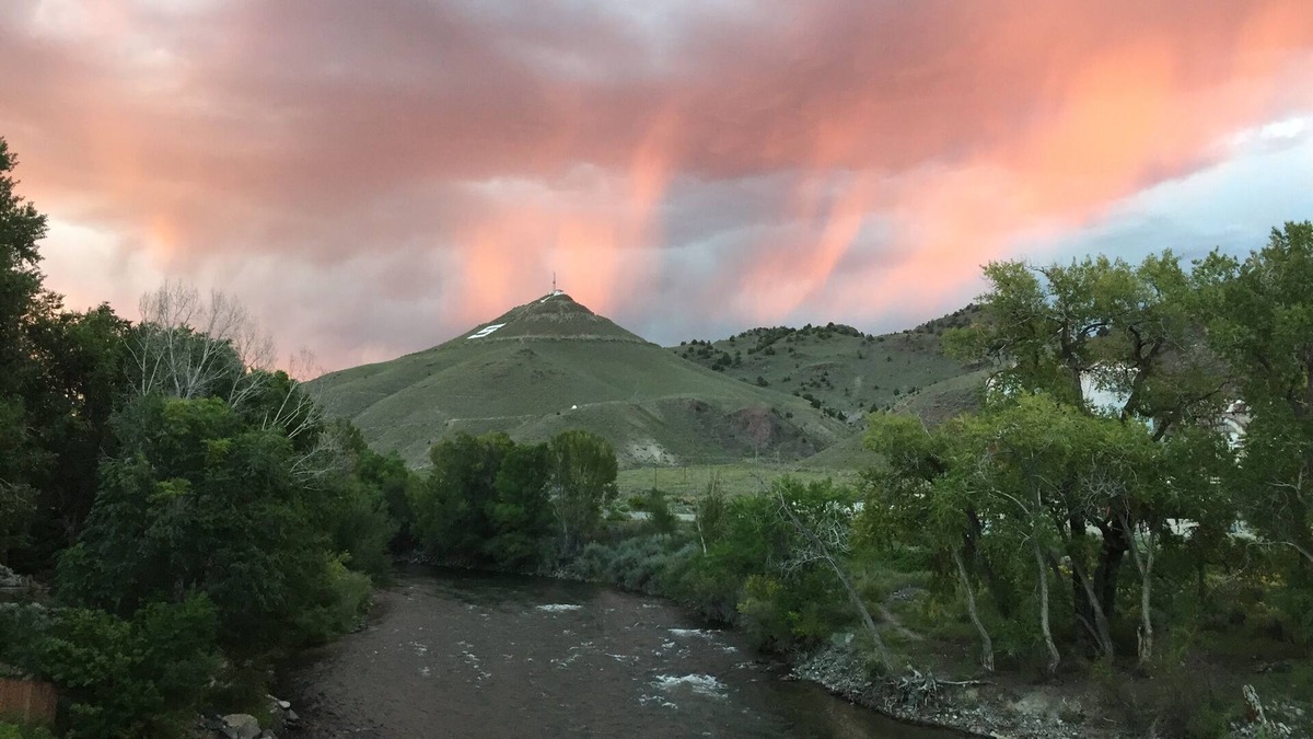 Salida Condo | THREE DECKS ON THE RIVER, Barbecue and dine right on your own part of the River!