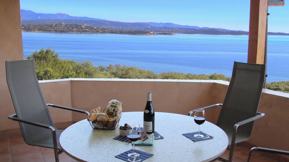 Porto-Vecchio House | Three-flag house with a view of the Gulf of Porto-Vecchio/quiet location