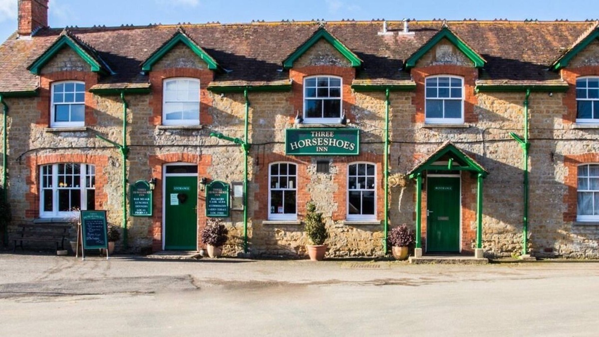 Powerstock Hotel | Three Horseshoes Inn