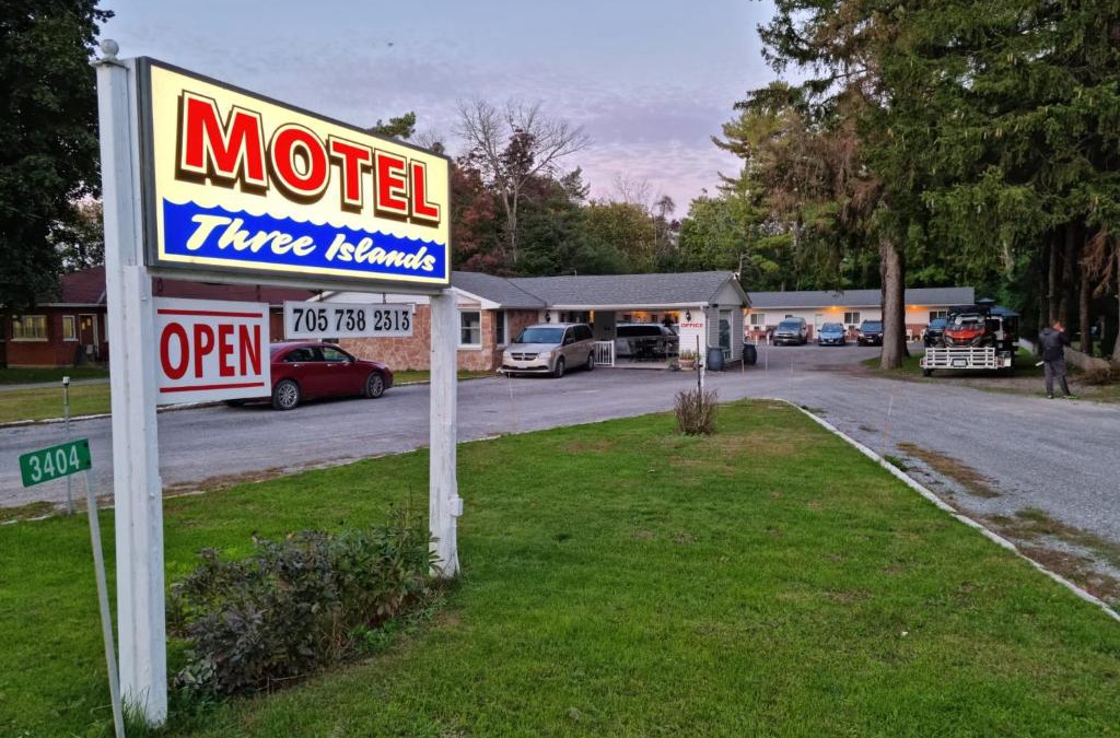 Bobcaygeon Hotel | Three Island Motel