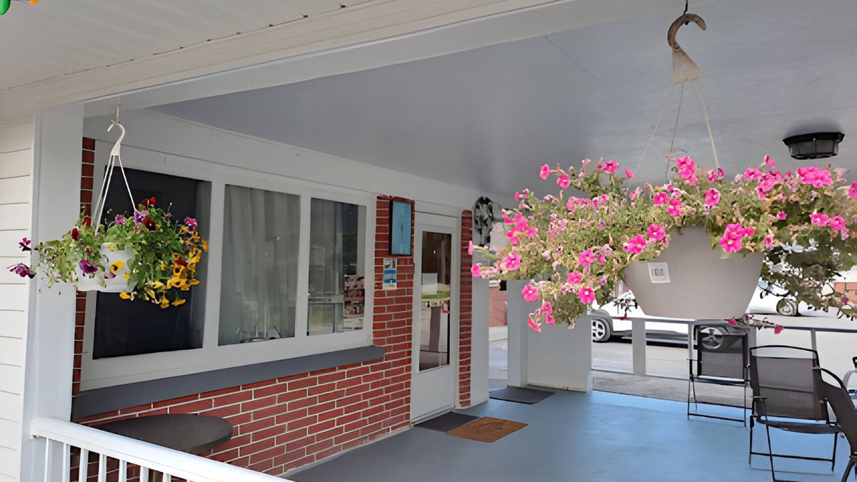 Bobcaygeon Hotel | Three Islands Motel