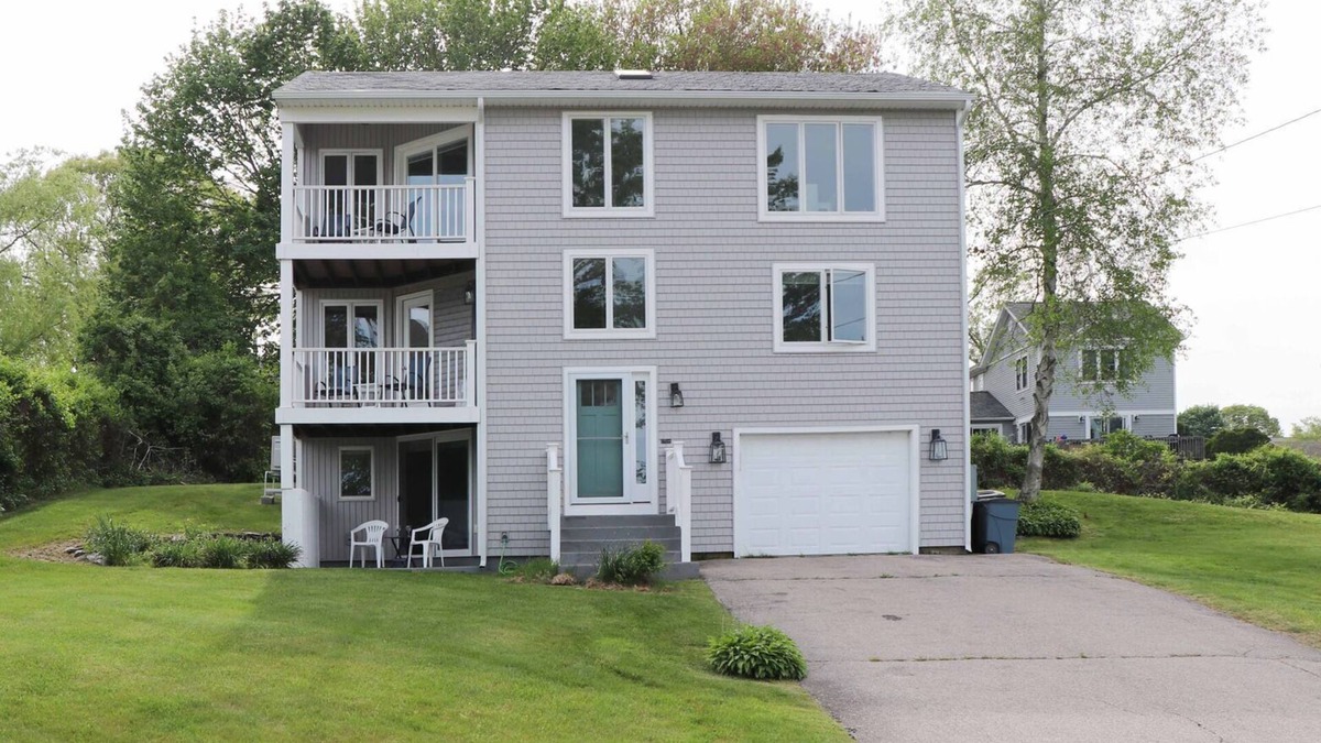 Bonnet Shores House | Three level home with water views, walk to beach