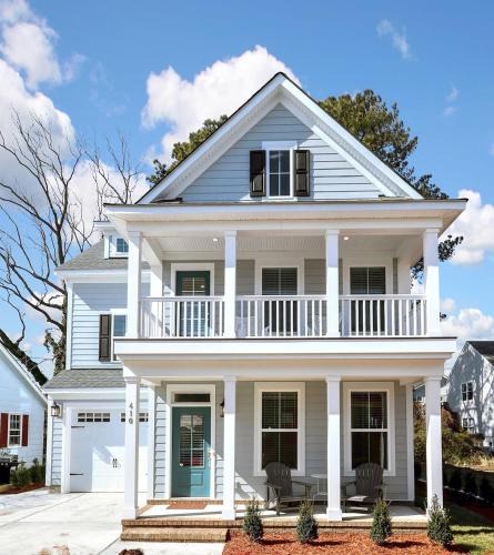 Northeast Virginia Beach House | Three Minute walk to the Beach