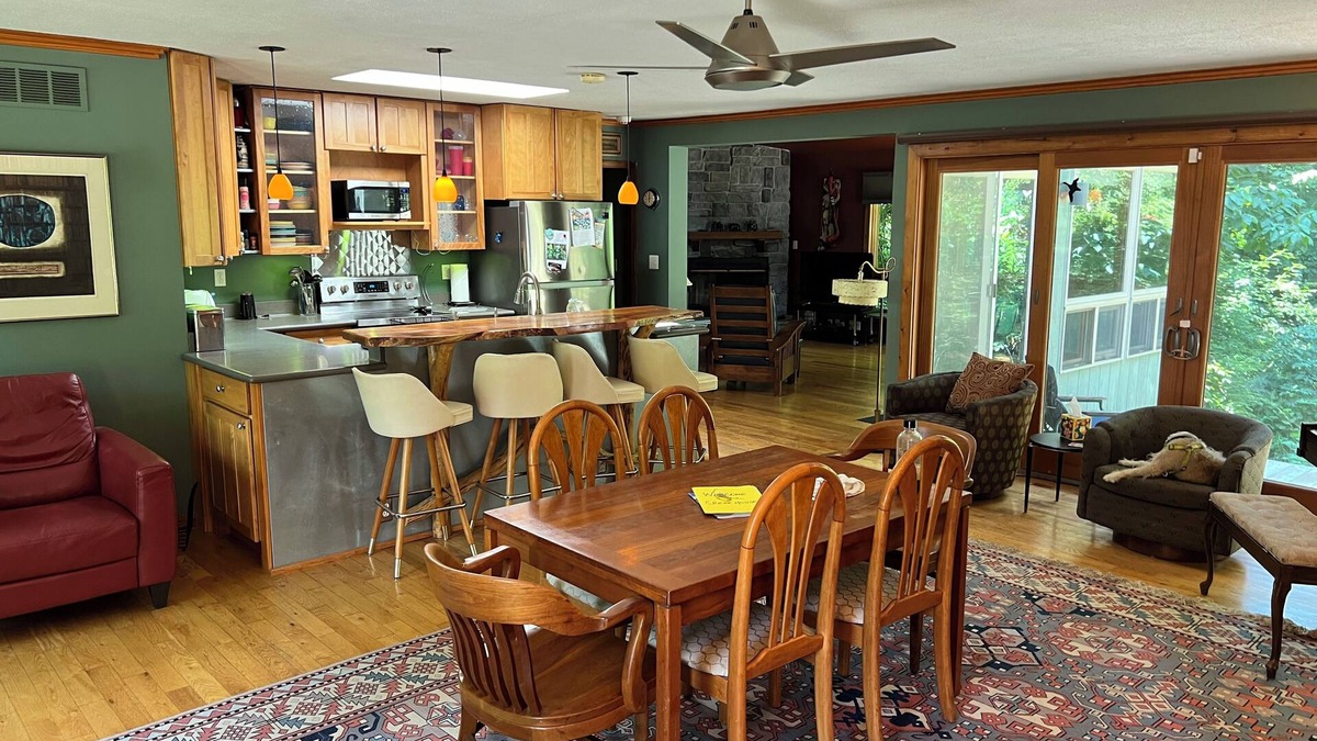 Three Oaks House | Three Oaks Creek House - Perfect - NEW HOT TUB! 3BR +king bed in screenhouse