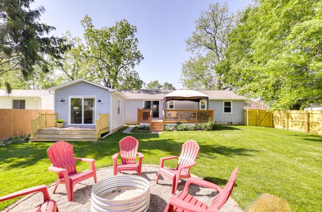 Three Oaks House | Three Oaks Home with Guest House - 8 Mi to Beach!