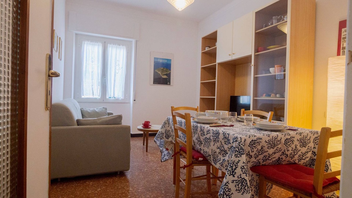 Alassio Apartment | Three-room air conditioning sleeps 6 100 meters from the sea 3rd floor lift
