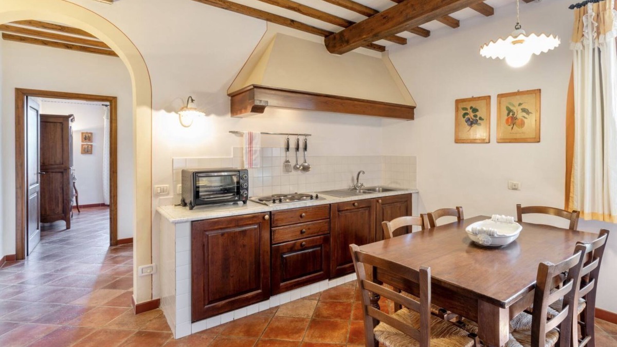 Pancole Apartment | Three-room apartment sleeps 4 with A.C and Wifi