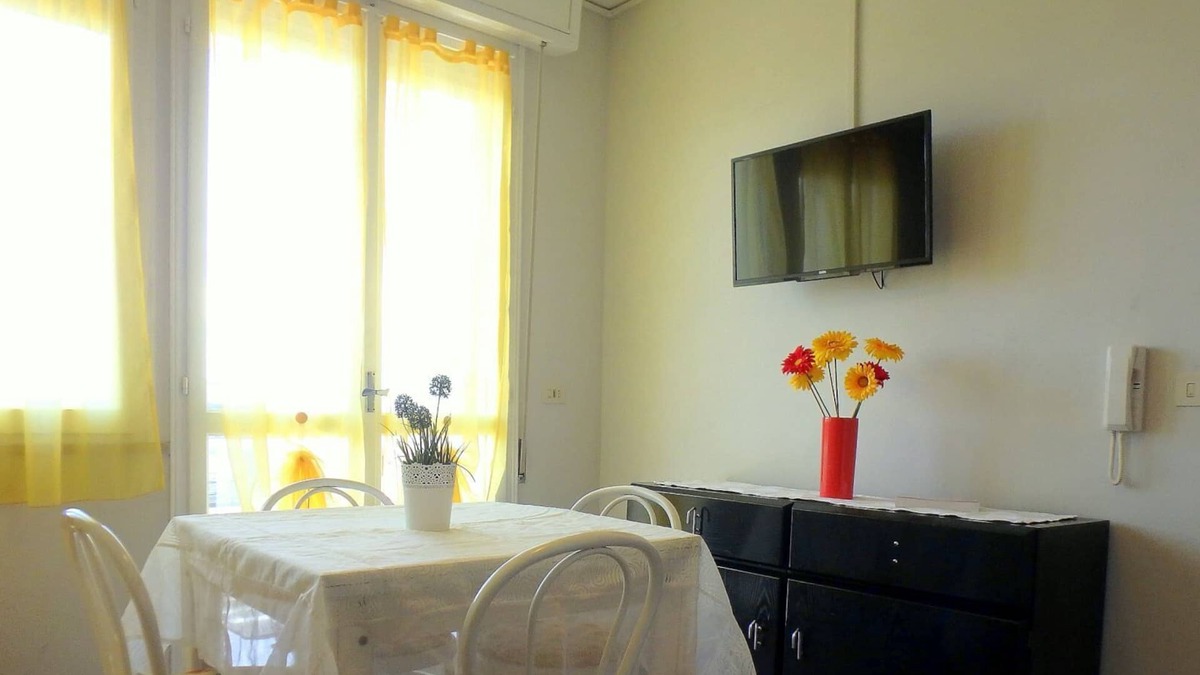 Lido di Pomposa Apartment | three-room apartment in a beachfront condo with a view of the pedestrian walkway