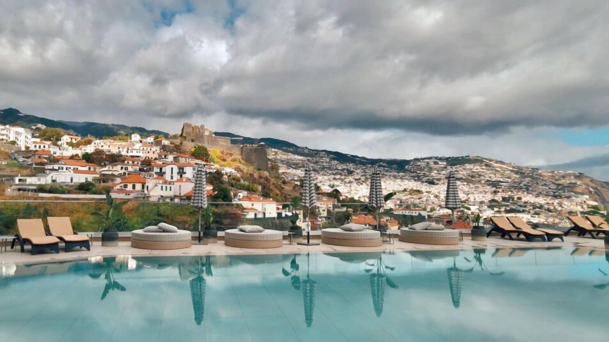 Sao Pedro House | Three Units w/Relaxing Views! With Swimming Pools, Free Parking, Area Shuttle!