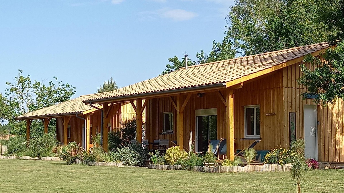 Grayan-Et-L'Hopital House | Three wooden houses with terraces near the ocean