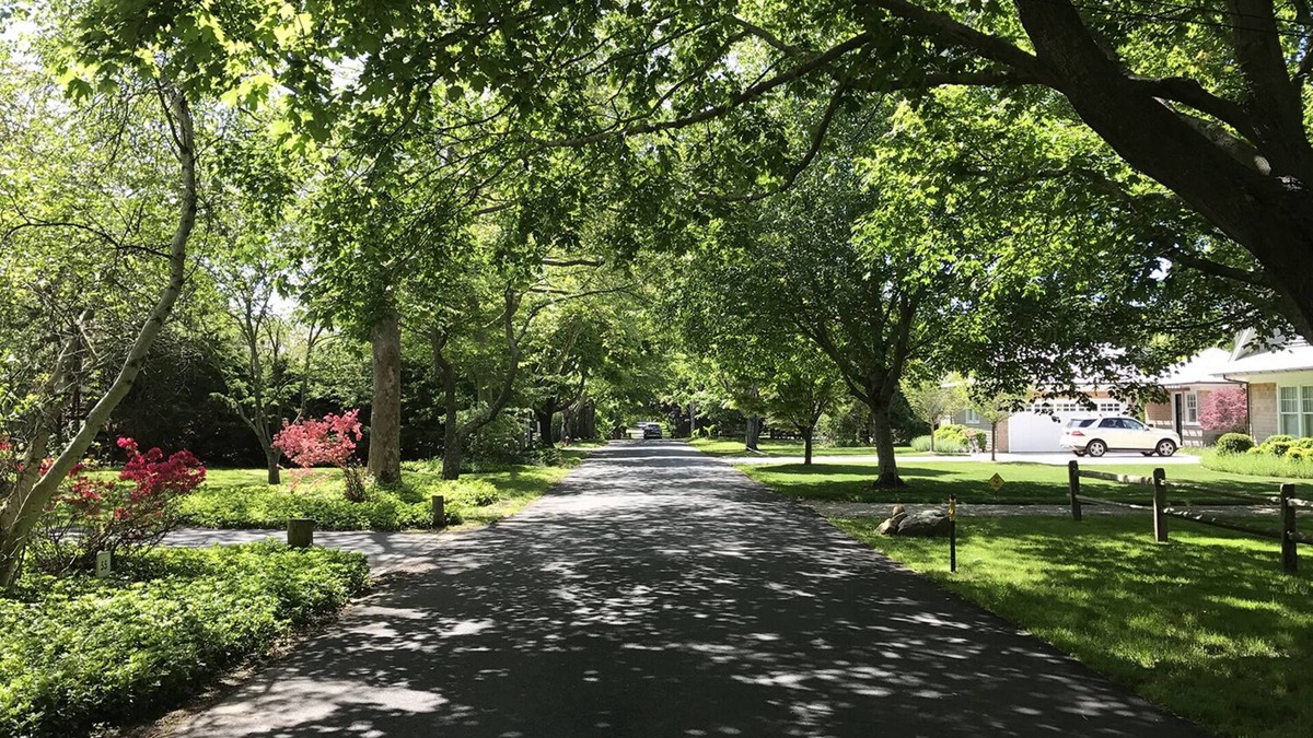 Amagansett Lanes House | Throwback Amagansett cottage five minutes from beach. Kid and pet-friendly!