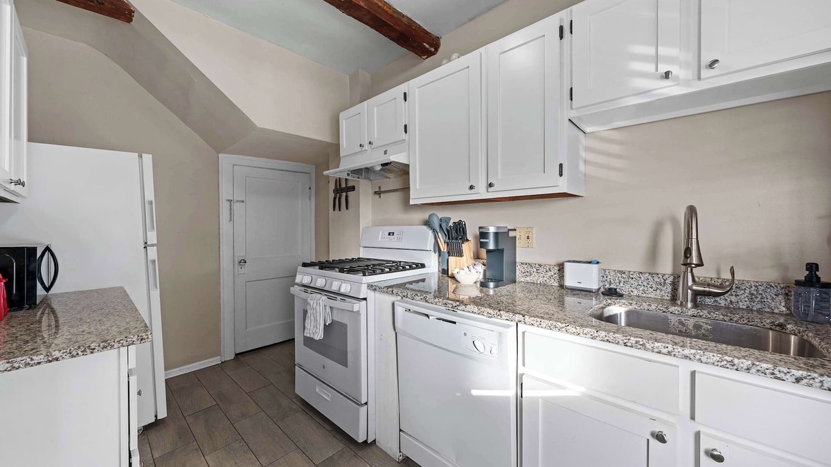 Clintonville House | Tibet Twins Suites For 12!