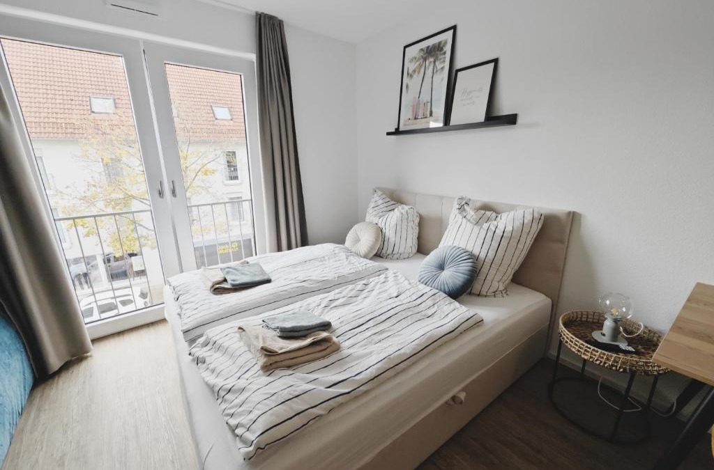 Metzingen Apartment | TiCasa WAVE-Zentral-Outlet-Aufzug-Stylisch-Unique