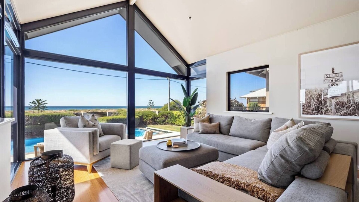Geographe House | Tides Edge Stunning Pool House by the Beach