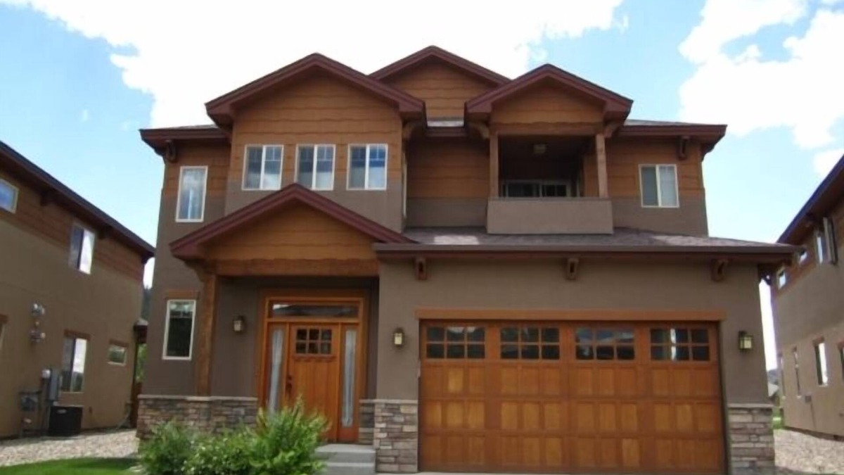 Durango House | Tierra Verde - Beautiful home in upscale area just minutes from Downtown Durango and across from Hillcrest Golf Course. 3 bedrooms & 2 1/2 baths, sleeps 8 people. Great mountain & golf course views!