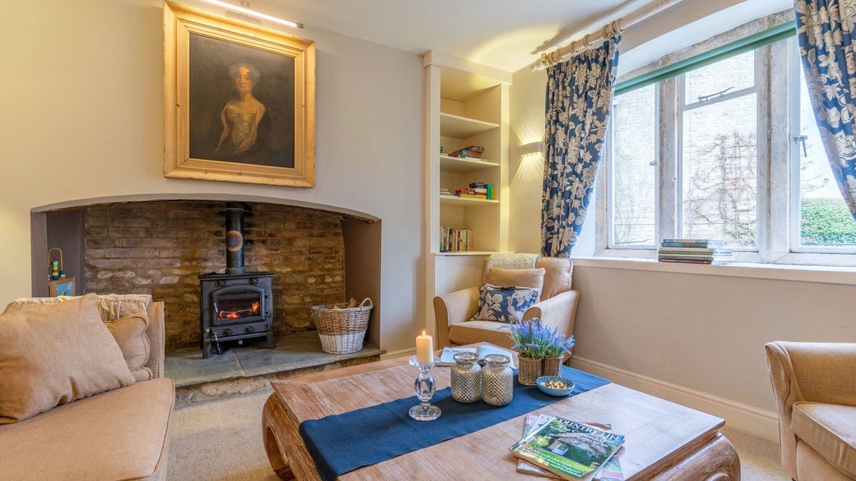 Cheltenham Cottage | Tiesel Cottage - sleeps 4 guests in 2 bedrooms