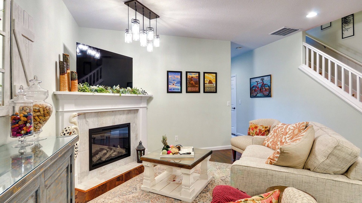 Bull Mountain House | Tigard Vacation Rental w/Deck: 13 Mi to Portland!