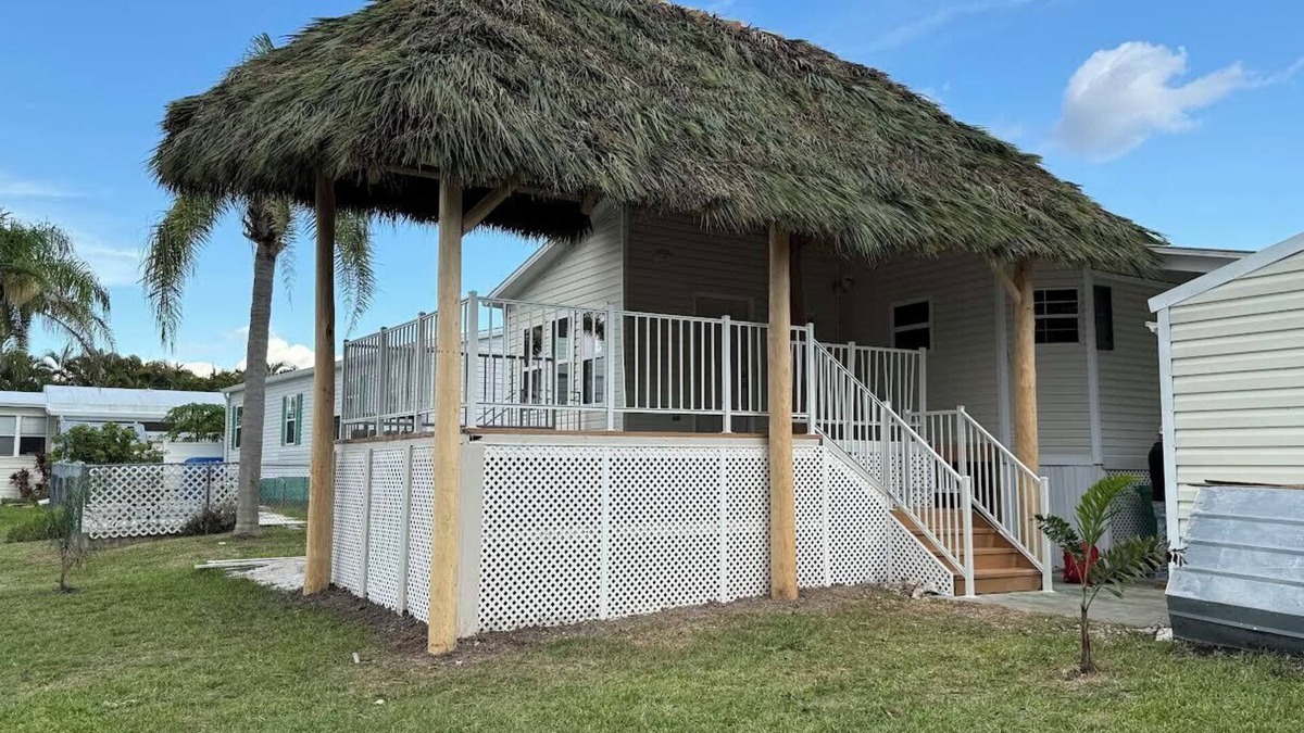 Charlotte Park House | Tiki Hut waterfront house with dock in charming Punta Gorda