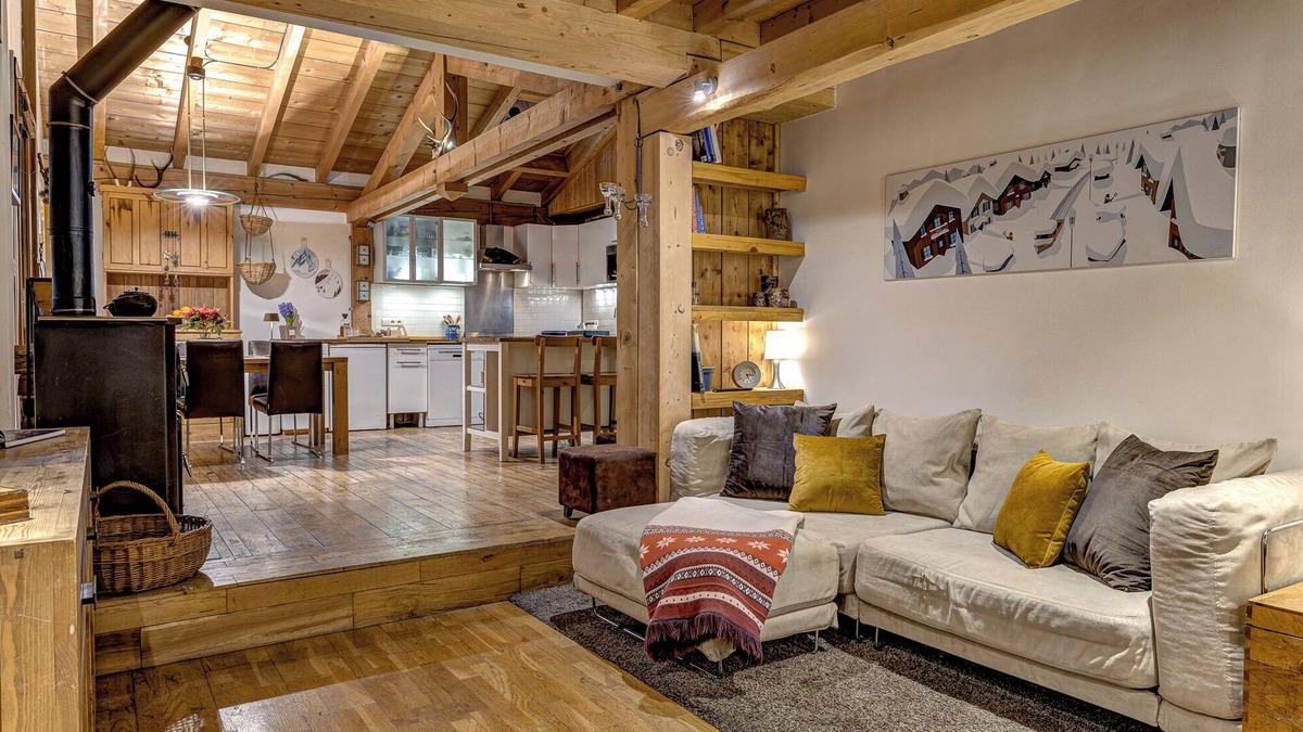 Les Bossons Ski Chalet | Tiki Lodge Chamonix, 3 bedroom family friendly chalet with jacuzzi & sauna.