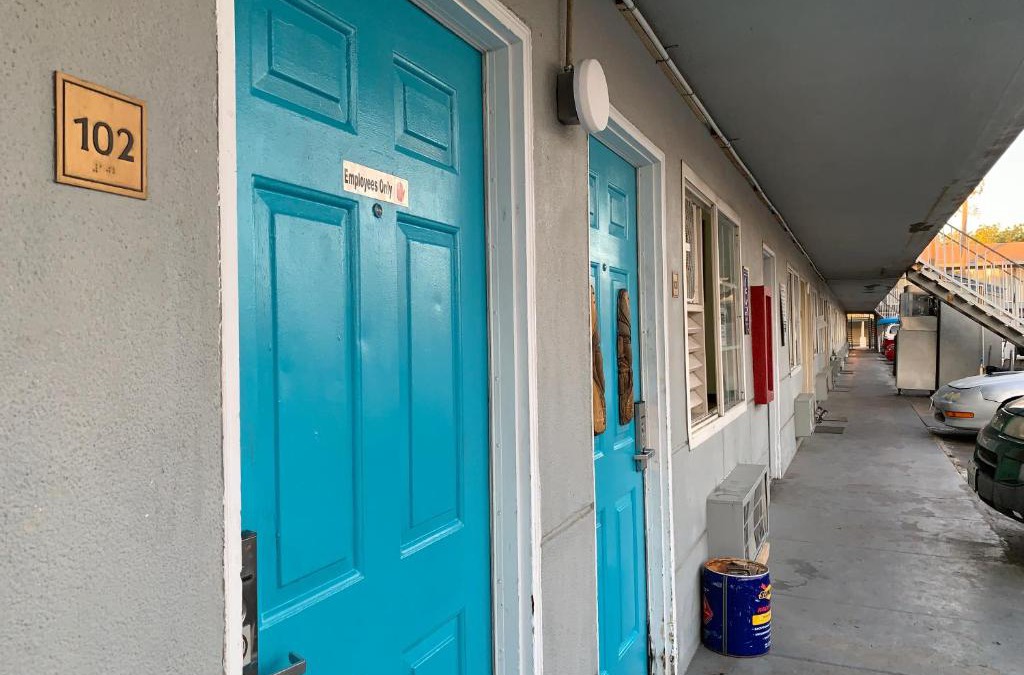 Modesto Hotel | Tiki Lodge McHenry - Downtown Modesto