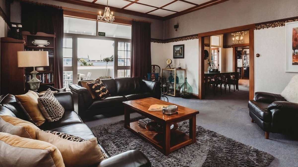 New Plymouth Villa | TIMATA ORA SLEEPS 14