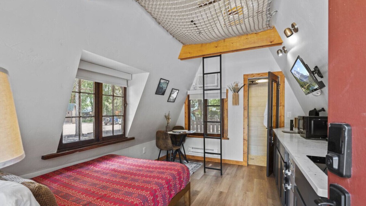 Colorado Springs Cabin | Timber Lodge Cabin #15