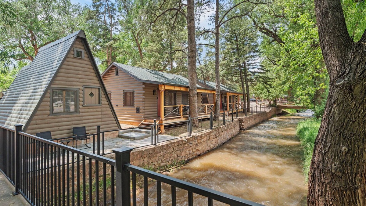 Colorado Springs Cabin | Timber Lodge Cabin 4
