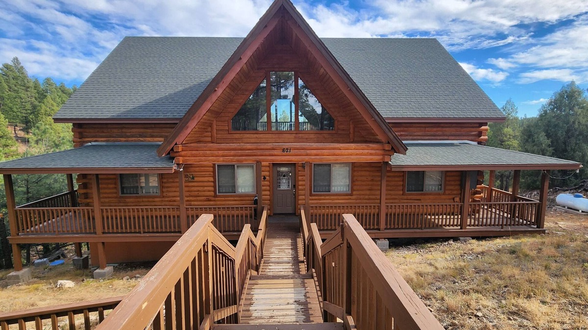 Happy Jack Cabin | Timber Lodge Retreat- family-friendly, enjoy 4 acres of privacy in the pines!