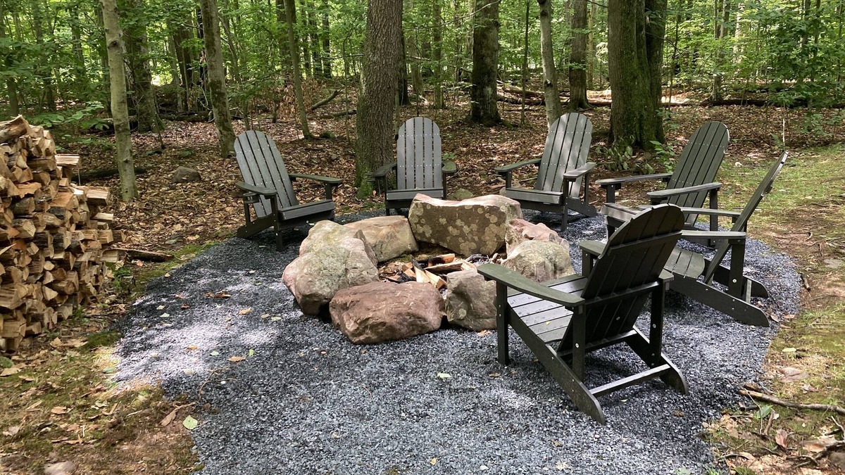 Pocono Pines House | Timber Trails Cabin on large wooded lot in the Lake Naomi Club in the Pocono’s