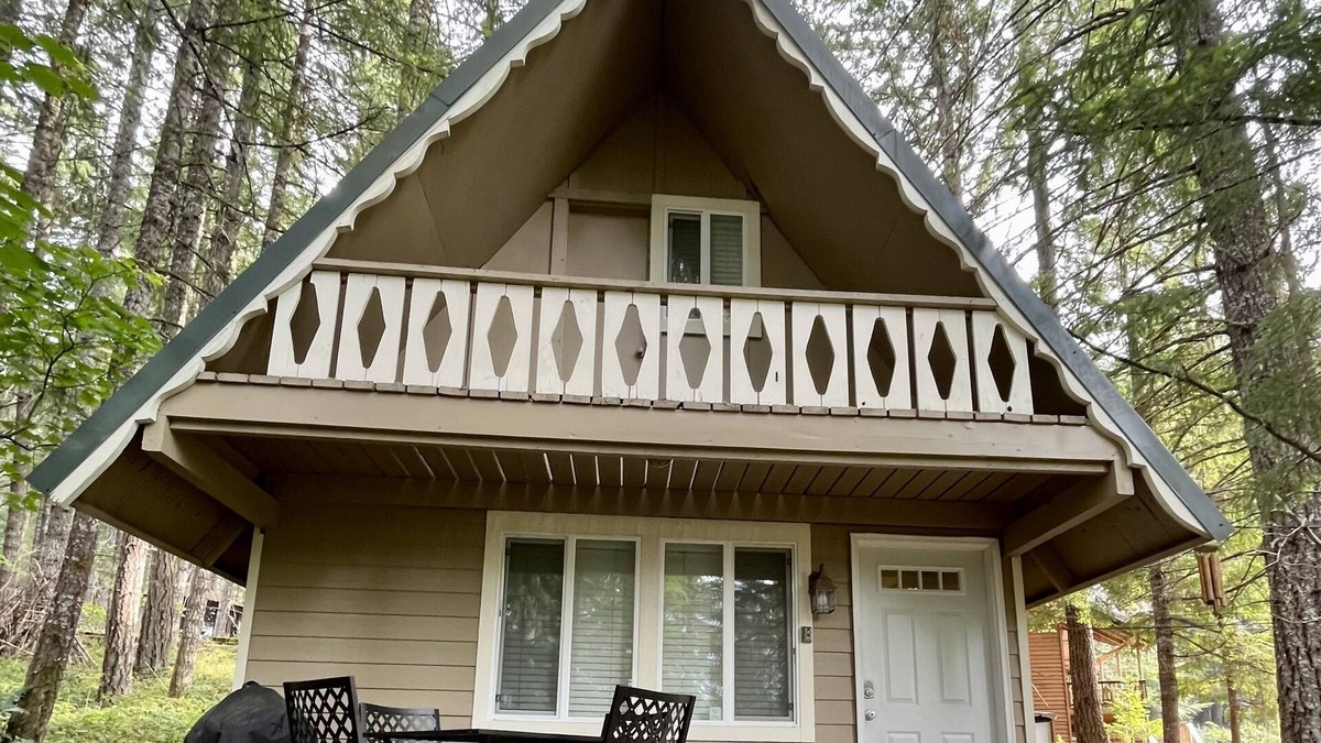 Packwood Cabin | Timberline cabin close to Mt. Rainer and White Pass, WiFi, Netflix, AC
