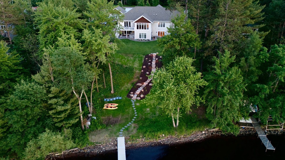 Chippewa Falls House | Timberline Sunset is the perfect family retreat for 18 guests