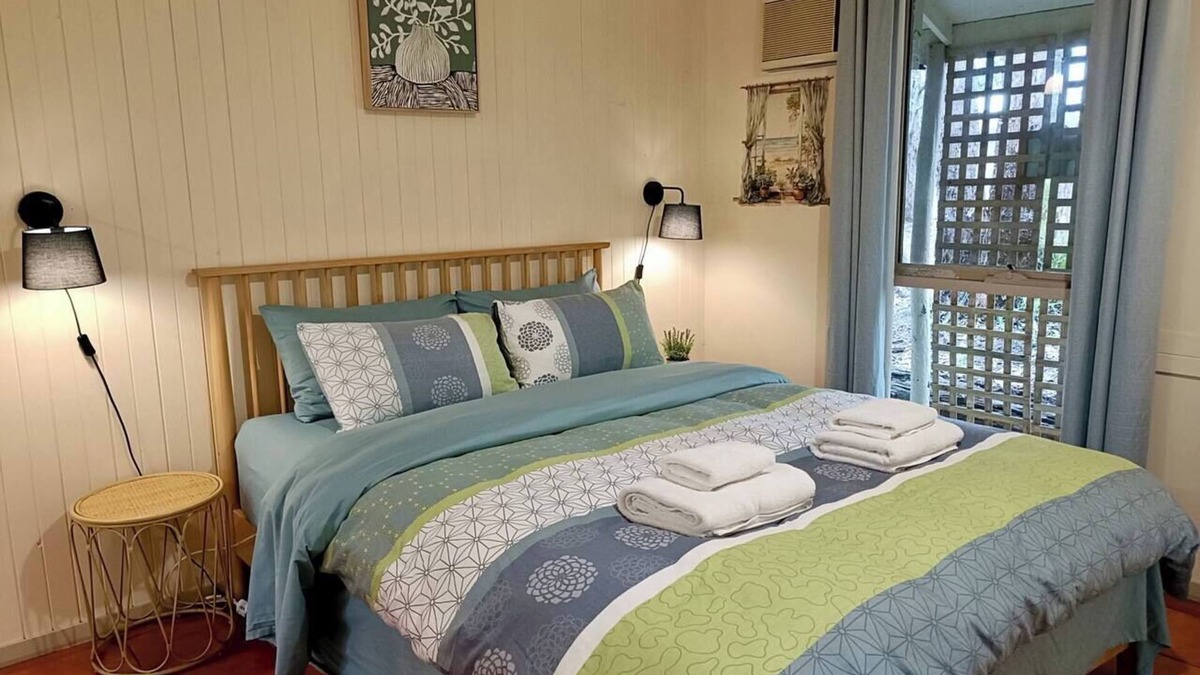 Kalimna Ski Chalet | TimberLoo Cottage 6 (1 Queen Bed) SPA & Wood Stove