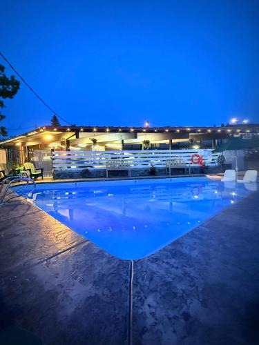 Ashland Hotel | Timbers INN and Suites