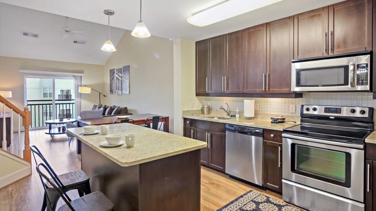 Eisenhower East Apartment | Time to Relax on The Cozy Old Town LOFT