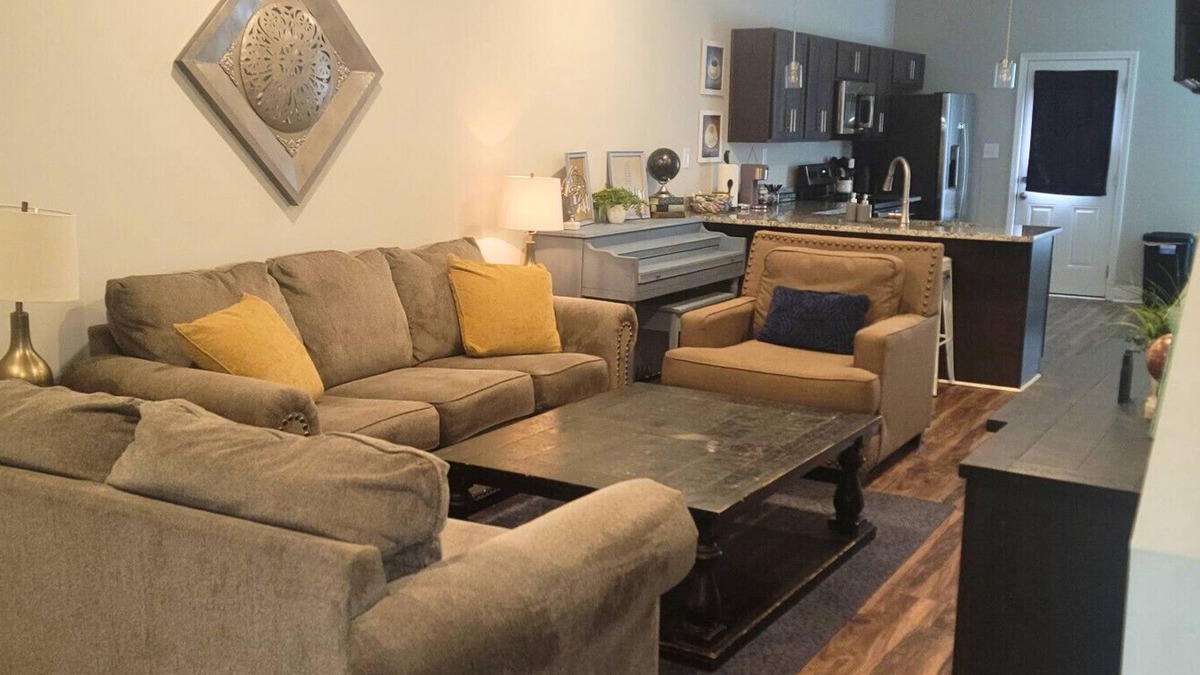 Clarksville Condo | Timeless Escape – Modern Comfort Near Nashville Free Wi-Fi and Parking