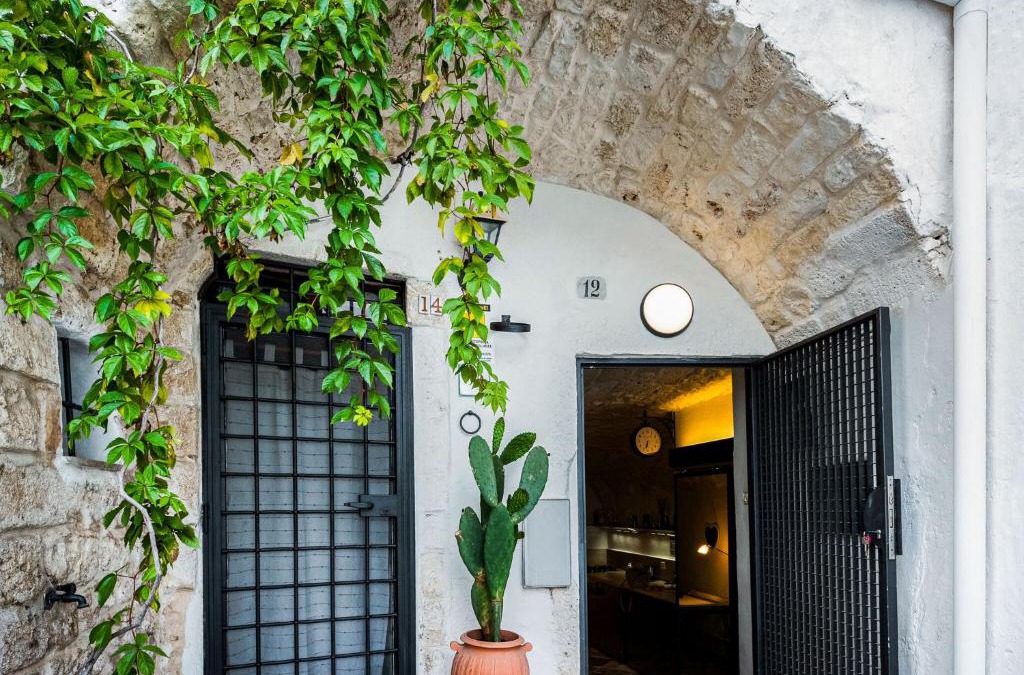 Ostuni Historic Centre House | Timeless Holiday Home in Ostuni with Bar and Fireplace