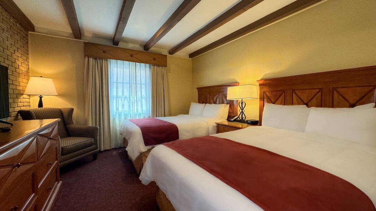 Western Division Hotel | Timeless Style & Comfort | Explore Museums, Local Dining & Historic Landmarks