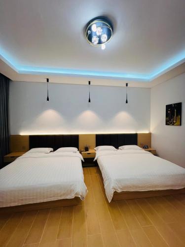 Freetown Hotel | Times Mansion Hotel King Twin bed