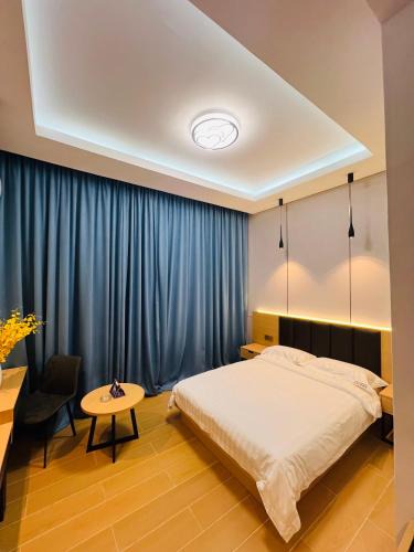 Freetown Hotel | Times Mansion Hotel Queen Room