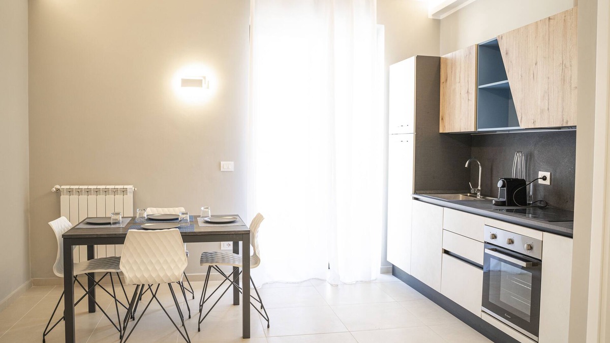 Syracuse Apartment | Timoleon Suite