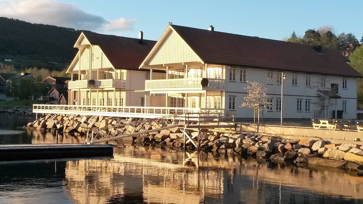 Tingvollvagen Hotel | Tingvoll Fjordhotell