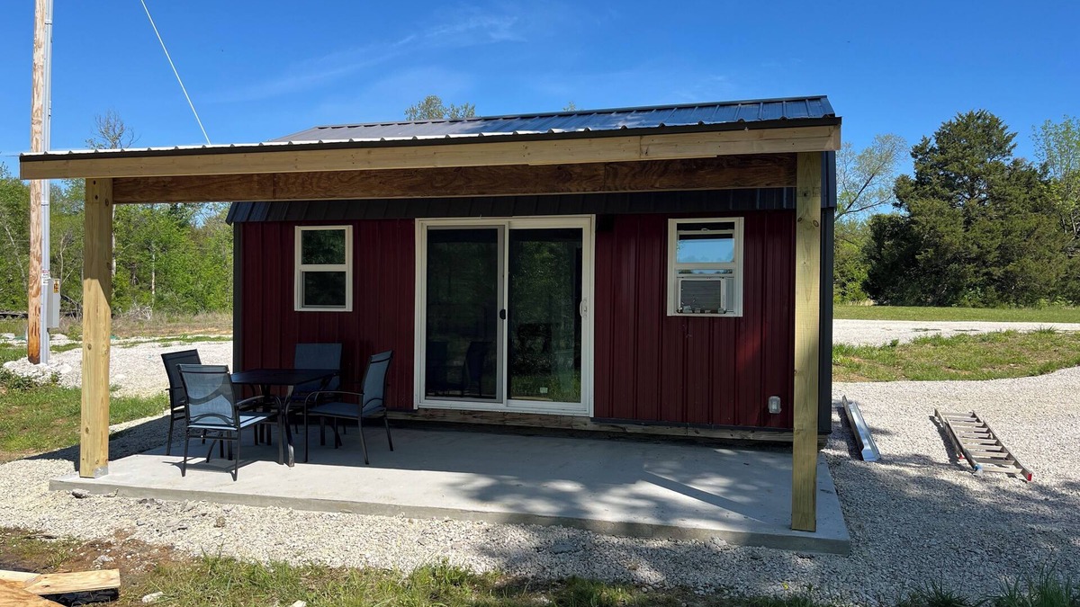 Monroe City Cabin | Tiny cabin set in back of the property. Great for a quiet couples getaway.