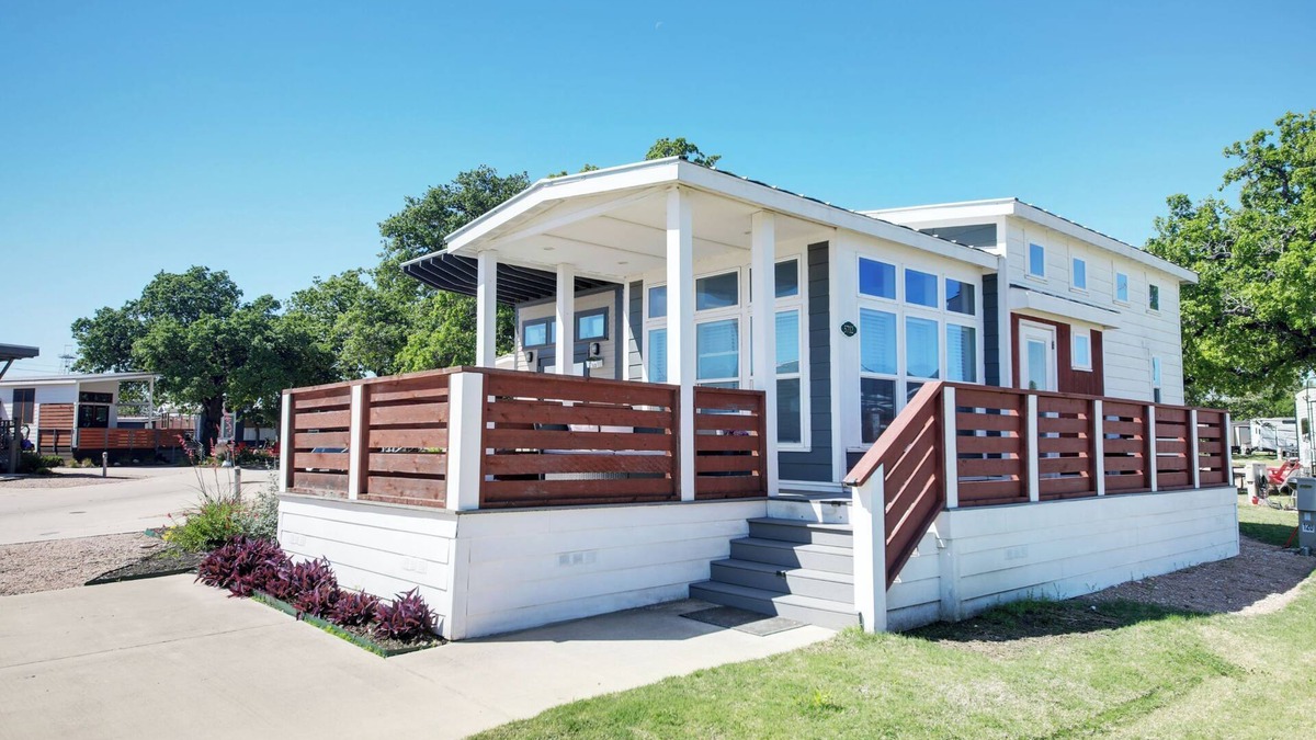 Austin House | Tiny Home for 4 in a Resort Community.