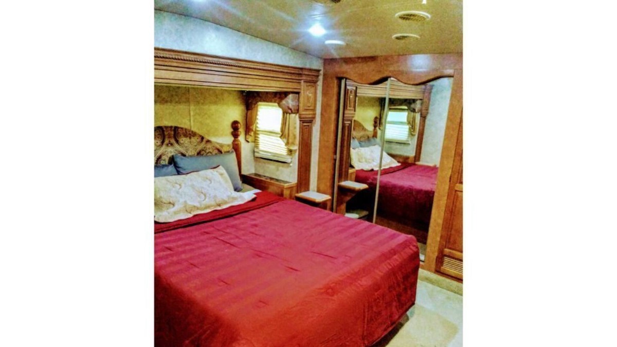 Kingsbury House | Tiny Home/ Glamping Farm Stay.