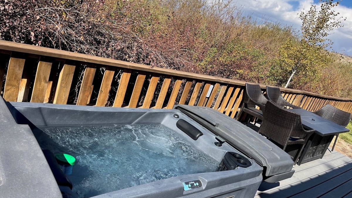 Eagle Cabin | Tiny Home on horse property in Eagle: close to trails/town with private hot tub