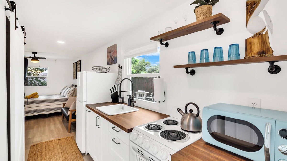 Gulfport Apartment | Tiny Home with Private Yard and Pet Friendly