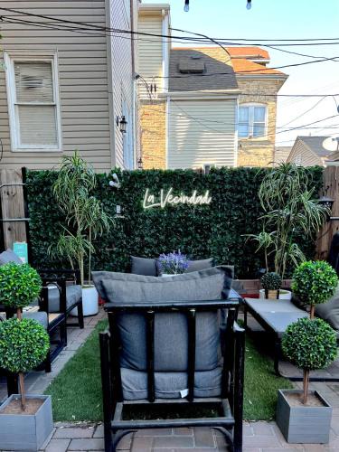 Heart of Chicago Apartment | Tiny House - Chicago Pilsen Neighborhood