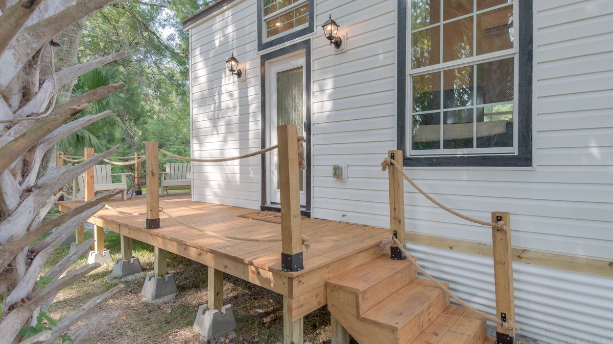 Sanford House | Tiny House in Sanford, FL - 3 beds: 45 mins to Disneyworld