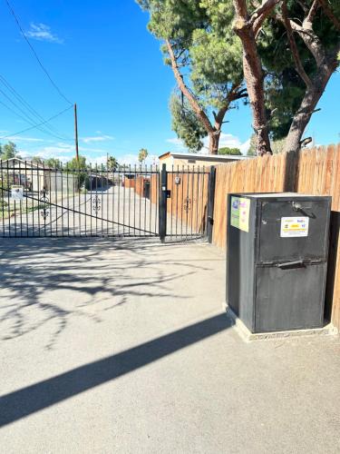 Moreno Valley Other | Tiny house in the heart of MOVAL private freeparking Netflix