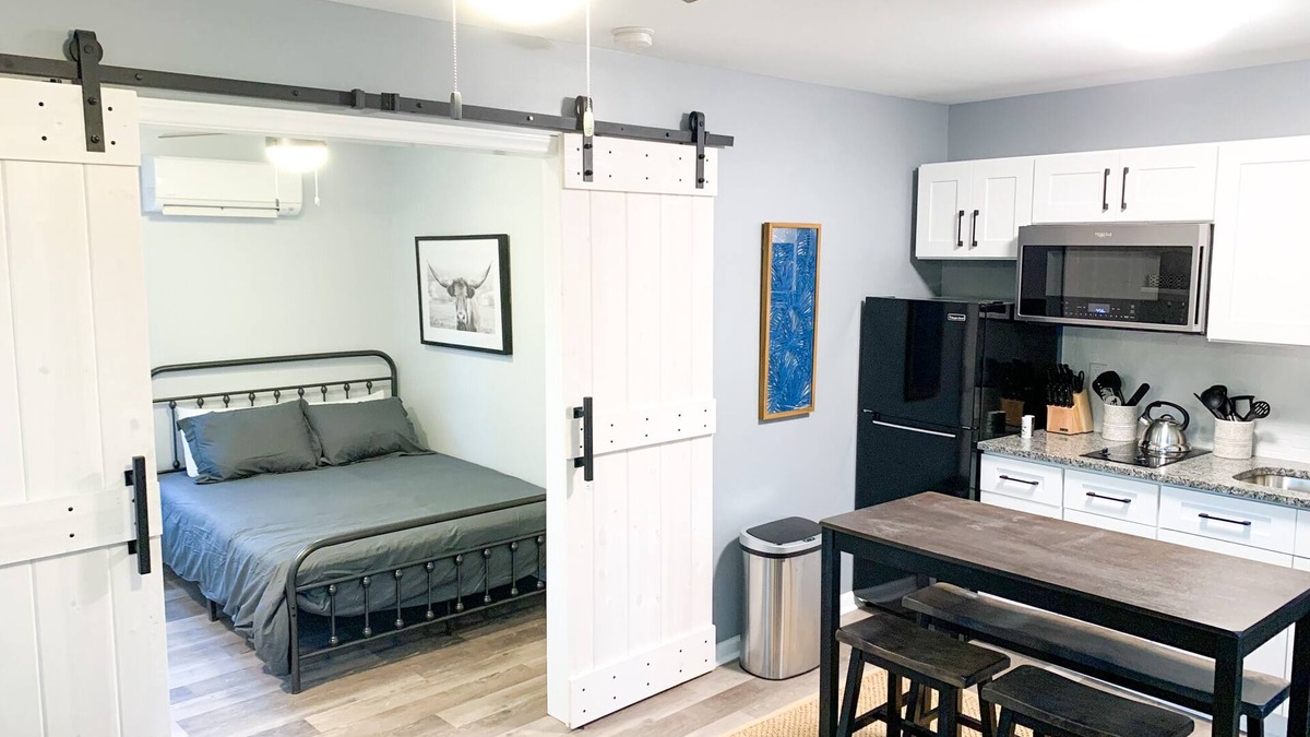 Durham Cottage | Tiny house- near Duke University/Hospital, walk to food